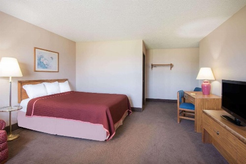 Super 8 by Wyndham Abilene KS image 16