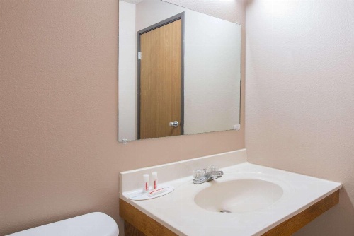 Super 8 by Wyndham Abilene KS image 18