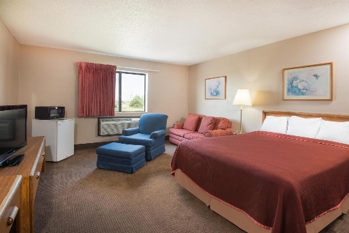 Super 8 by Wyndham Abilene KS image 3