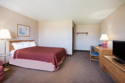 Super 8 by Wyndham Abilene KS image 4